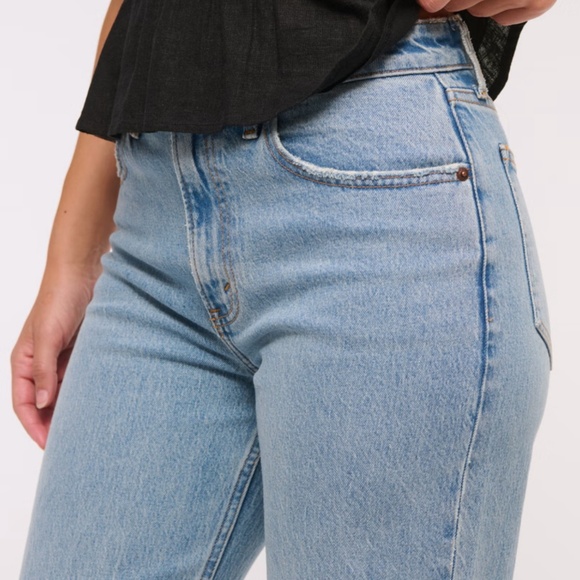 Abercrombie & Fitch Curve Love 90’s Relaxed Jeans - Picture 4 of 8